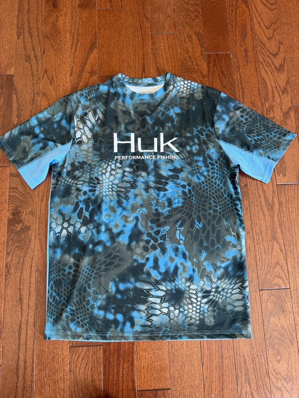 HUK KRYPTEK ICON SHORT SLEEVE T-SHIRT - MEN'S Sz Medium NWOT